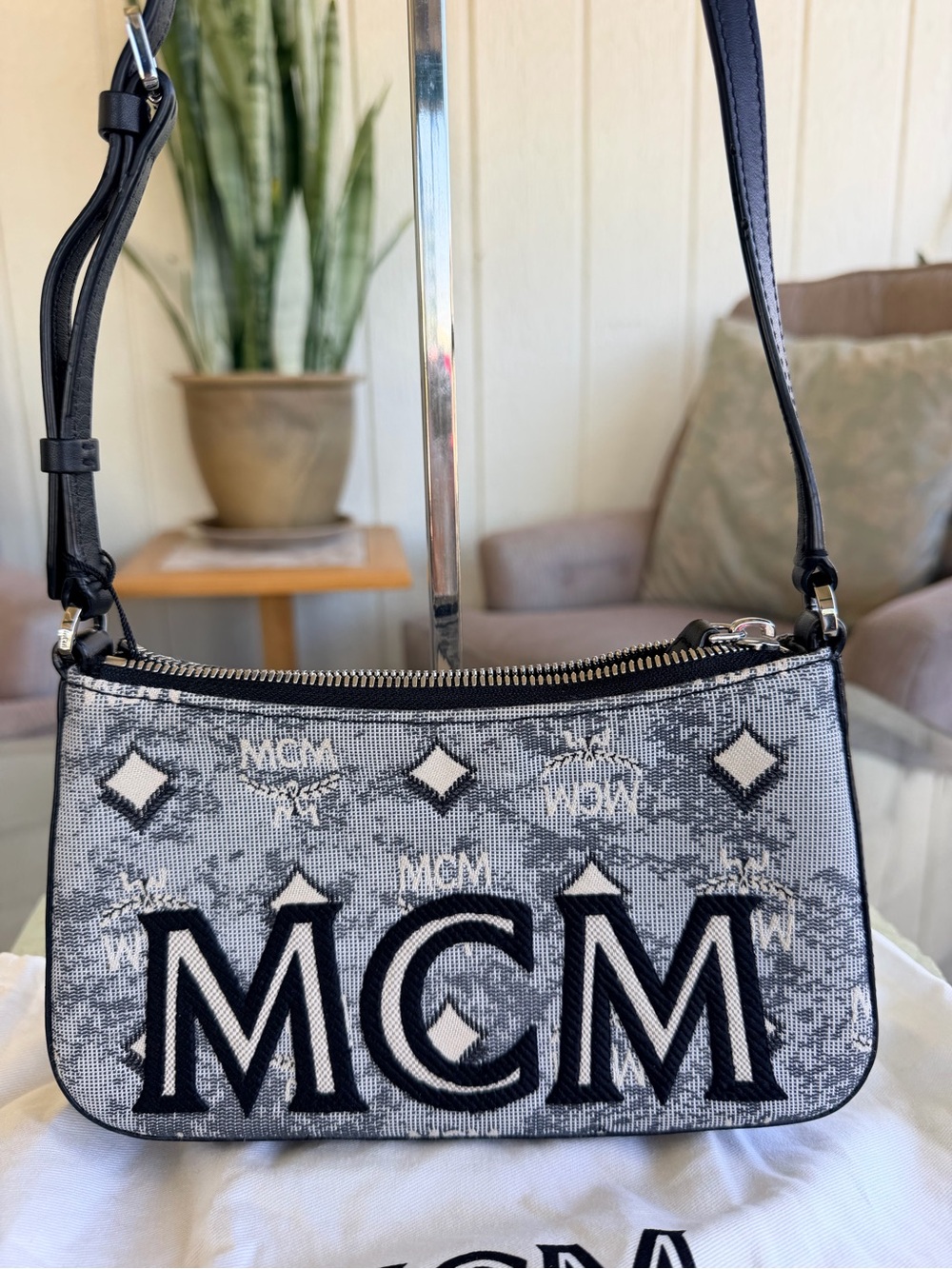 Like 🆕 MCM Crossbody bag💝 - Picture 2 of 14